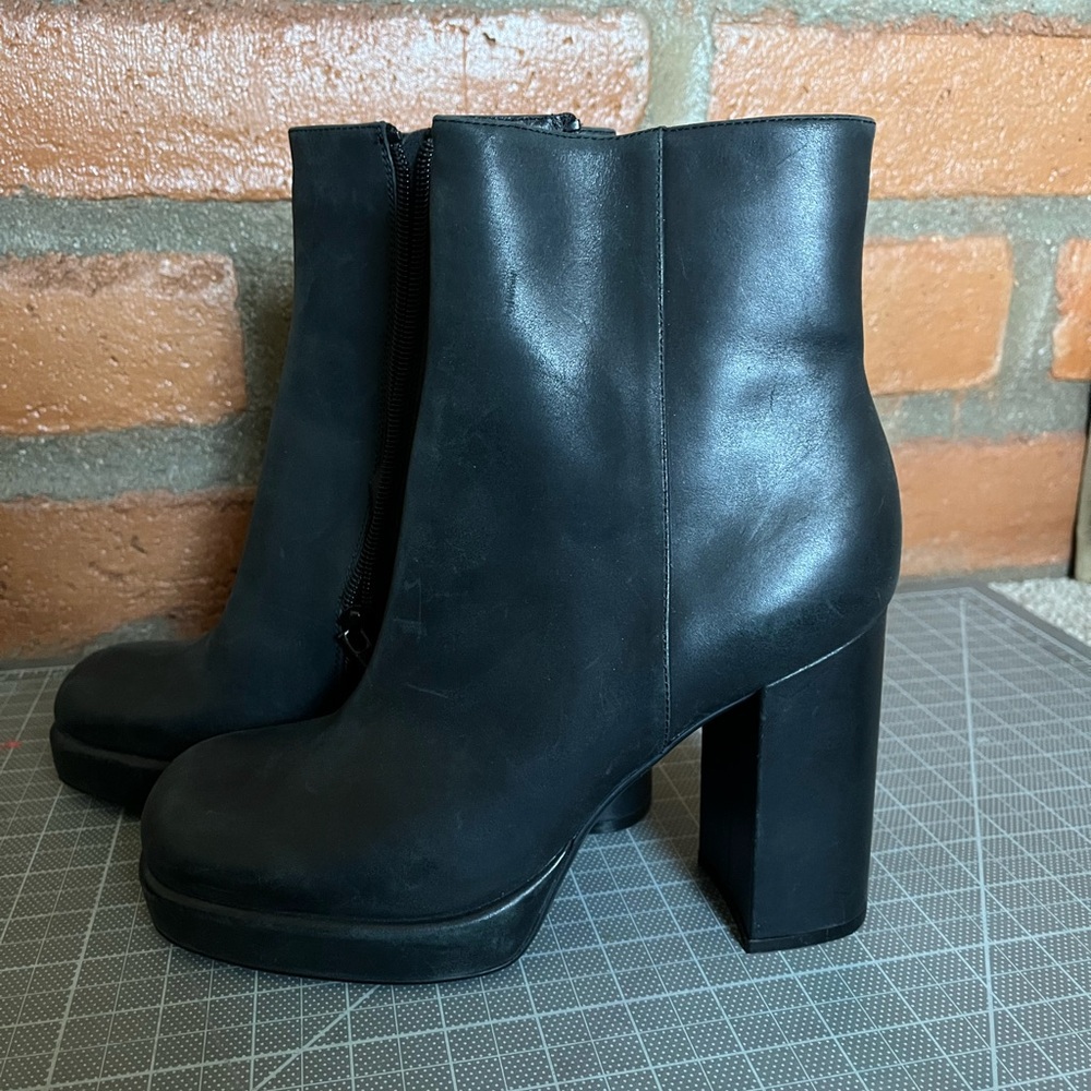 NWOB Jeffrey Campbell Black Heeled Boots Chunky Block Heel